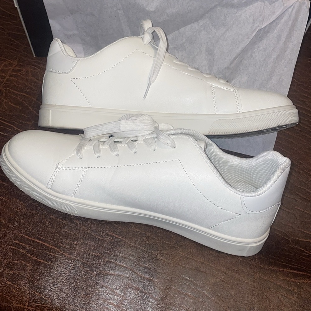 SALE 🎉 Men’s, New Classic White Sneakers - Picture 4 of 4